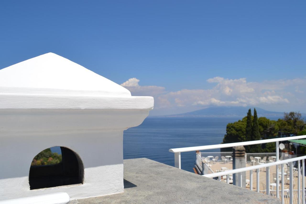 Boutique Hotel Helios (Adults Only) Sorrento Exteriör bild